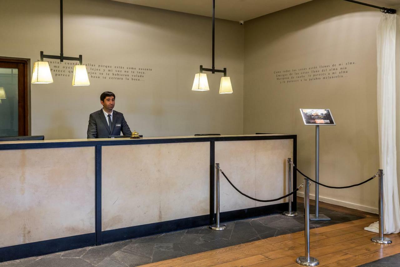 Enjoy Puerto Varas Ngoại thất bức ảnh The reception desk at the hotel